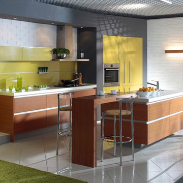 Dark Cherry Handless Veneer Kitchen
