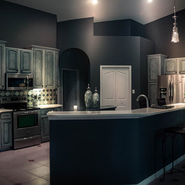 Dark-colored Kitchen in Florida