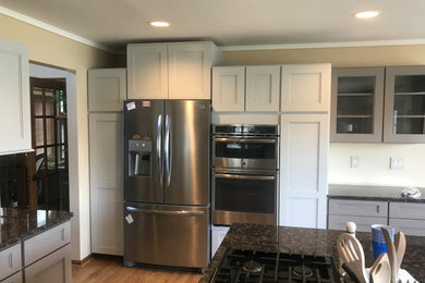 Example of a kitchen design in Detroit