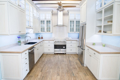 This is an example of a classic kitchen in Orlando.