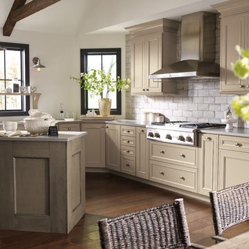 Decorá Cabinets: Casual Two-Tone Kitchen