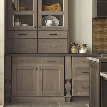 Decorá Cabinets: Streamlined and Sophisticated Kitchen