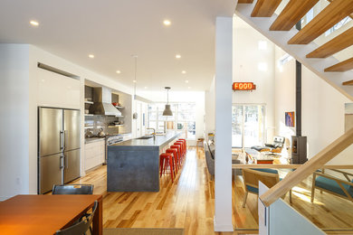 This is an example of a contemporary kitchen in Ottawa.