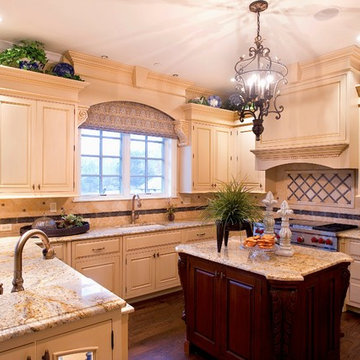 Design Details in Traditional Kitchen with Island and Peninsula