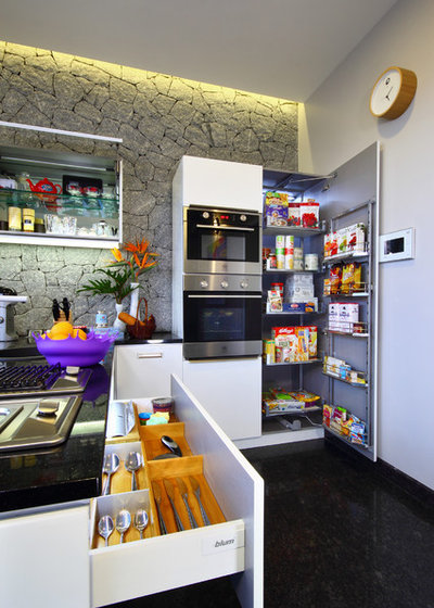 Contemporary Kitchen by Savio & Rupa Interior Concepts (Bangalore)