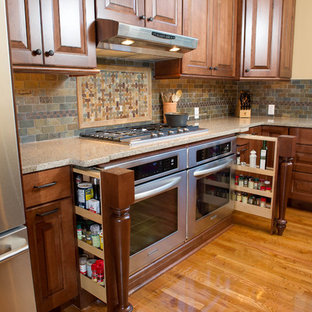 Traditional kitchen designs - Kitchen - traditional kitchen idea in Philadelphia