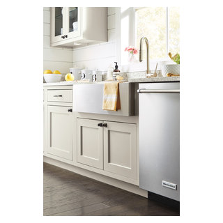 Diamond Cabinets: Kitchen Sink Cabinet - Transitional - Kitchen - by  MasterBrand Cabinets