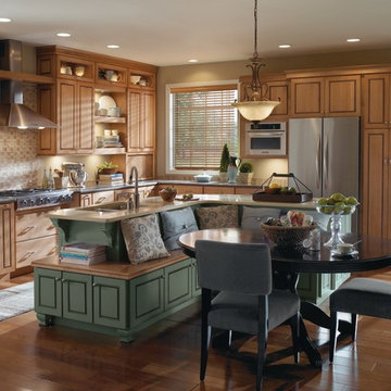 Diamond Cabinets: Traditional Kitchen with Island Seating