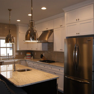 Traditional kitchen inspiration - Example of a classic kitchen design in Baltimore