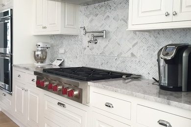 Example of a classic kitchen design in Chicago