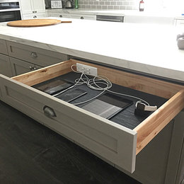 https://www.houzz.com/hznb/photos/docking-drawer-blade-kitchen-in-drawer-charging-outlet-modern-kitchen-san-francisco-phvw-vp~53605339