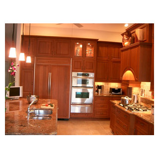 Don Quixote Drive - Traditional - Kitchen - Miami - by Kitchen Classics ...
