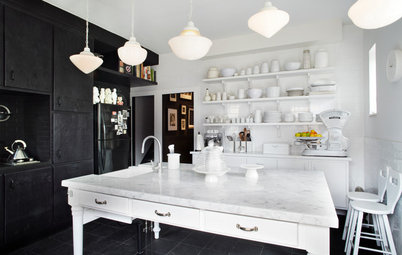 Houzz Tour: Black Meets White in a Lovingly Rescued House in Toronto