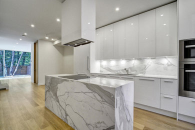 Inspiration for a modern kitchen remodel in Toronto
