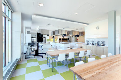 グランドラピッズにあるトラディショナルスタイルのおしゃれなキッチンの写真