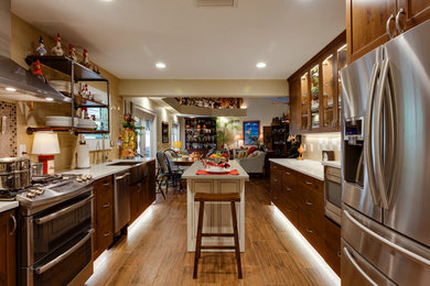 Kitchen - eclectic kitchen idea in Tampa