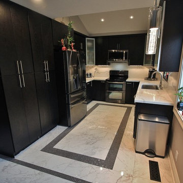 DRB Homes and Design: Black & White Kitchen