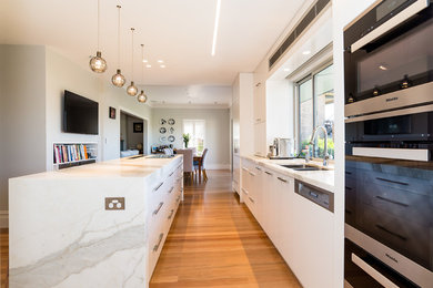 Inspiration for a classic kitchen in Sydney.