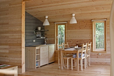 Свежая идея для дизайна: маленькая кухня в стиле кантри для на участке и в саду - отличное фото интерьера