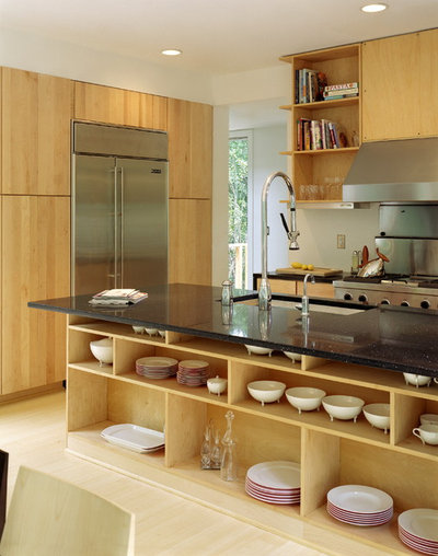Modern Kitchen by Resolution: 4 Architecture
