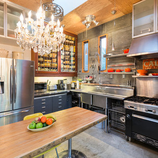 75+ Küchen mit Glasfronten und Küchenrückwand in Metallic Ideen