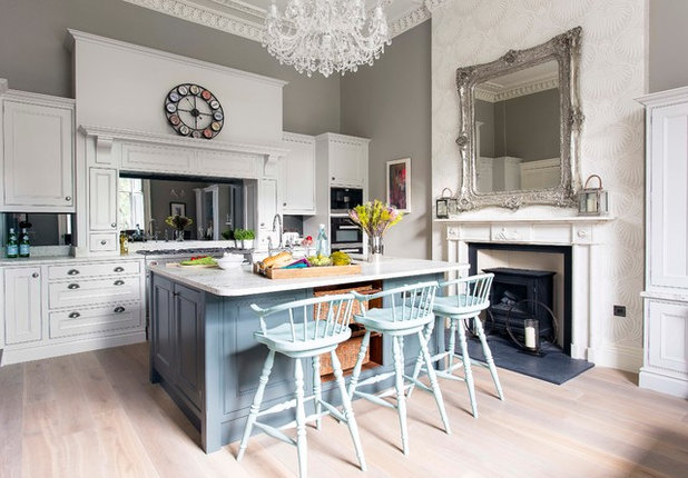 Eclectic Kitchen by Sculleries of Stockbridge