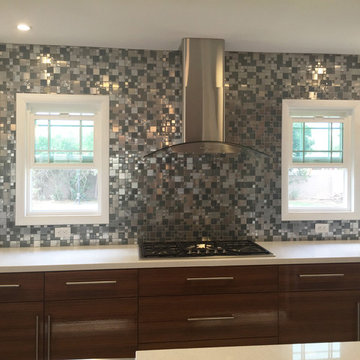 Eden Mosaic Tile installations: Cobble Stainless Steel With Silver Glass Tile