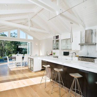 Foto de cocina contemporánea con electrodomésticos de acero inoxidable