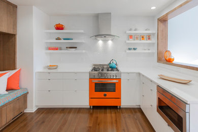 Kitchen - modern kitchen idea in Minneapolis