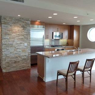 Kitchen - modern kitchen idea in San Diego
