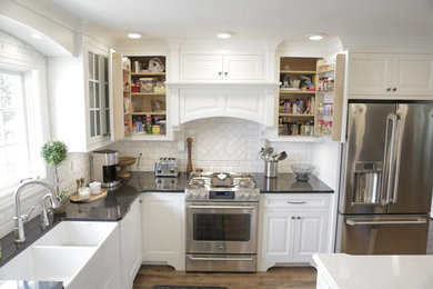 Kitchen photo in Chicago with an island