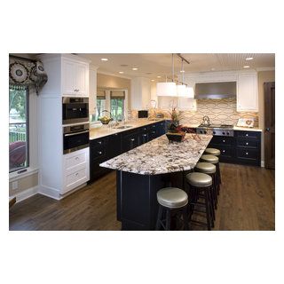 Elegant Gourmet Kitchen - Traditional - Kitchen - Minneapolis - by ...