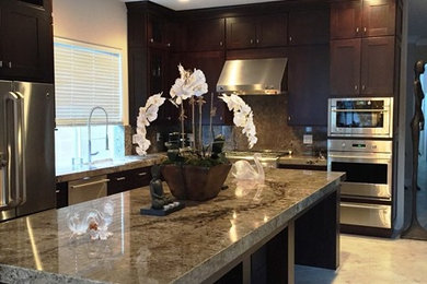 Example of a transitional kitchen design in Las Vegas