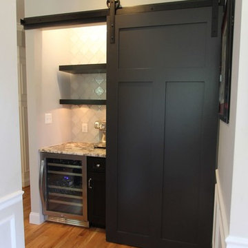 Elegant Pendant Kitchen in Black & White