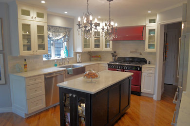 Mid-sized elegant l-shaped light wood floor eat-in kitchen photo in Other with a farmhouse sink, recessed-panel cabinets, white cabinets, quartz countertops, white backsplash, subway tile backsplash, colored appliances and an island