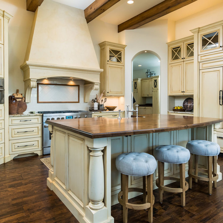 Elk Country Estate French Country Kitchen Cascade Builders And Associates Inc Img~755111d907707728 3986 1 34f5e89 W720 H720 B2 P0 