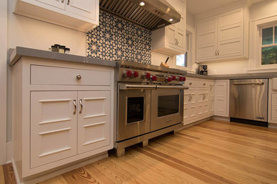 Kitchen - craftsman kitchen idea in Milwaukee