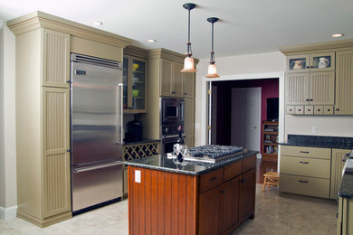 Example of a classic kitchen design in Portland Maine