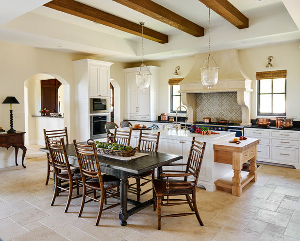 Trending: 13 Warm, Inviting Kitchens You’d Want to Wake Up To