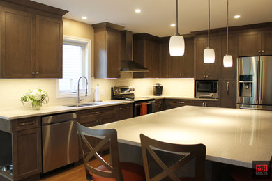 Kitchen - transitional kitchen idea in Ottawa