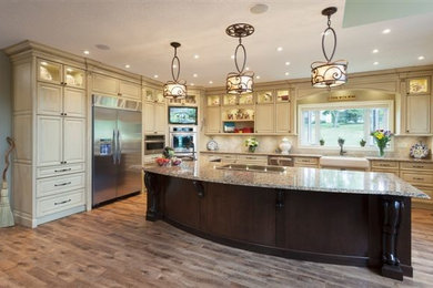 Inspiration for a classic kitchen in Calgary.