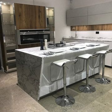 Ex Display Italian Kitchen with Island, Marble Worktops and Siemens Appliances