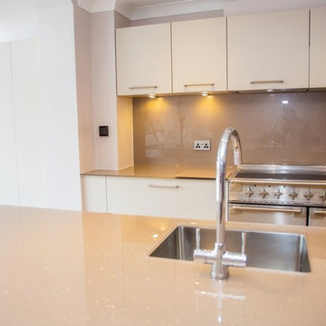 "EXPRESSO DELIGHT" - Glitter glass kitchen worktop, island and splashback