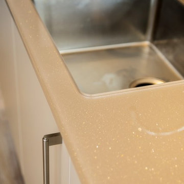 "EXPRESSO DELIGHT" - Glitter glass kitchen worktop, island and splashback