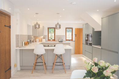 Design ideas for a modern kitchen in Oxfordshire.