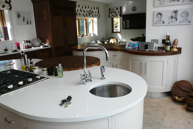 This is an example of an expansive classic kitchen in Hertfordshire.