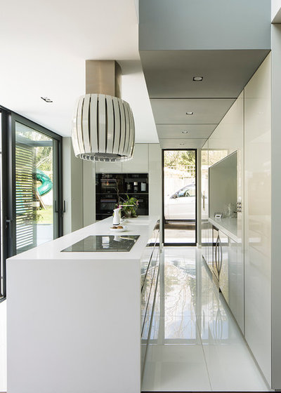 Contemporary Kitchen by Steyn Studio