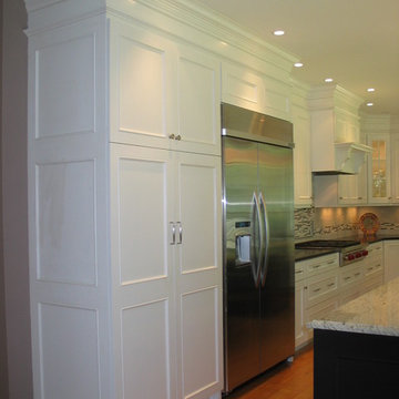 Extra Wide Pantry with Pullout Trays