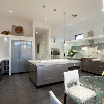 Eye-catching Contemporary Kitchen