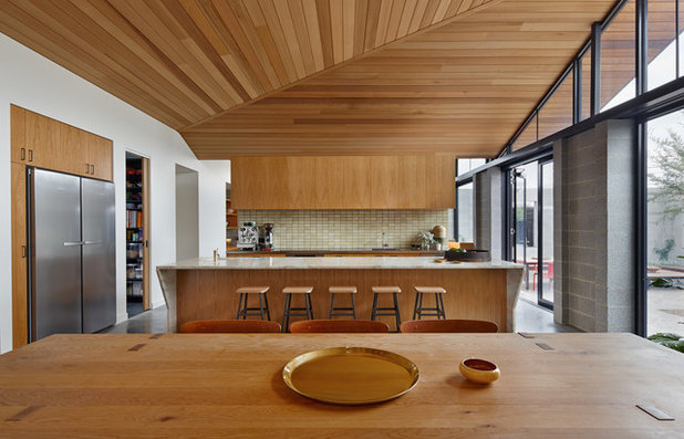 Contemporary Kitchen by MRTN Architects